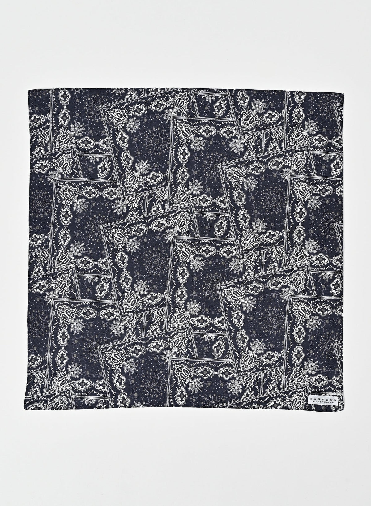 Scarf / Navy  Paisley