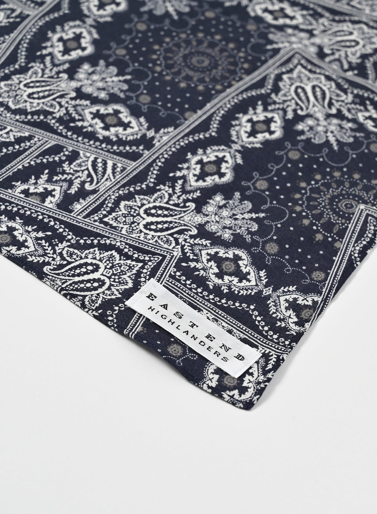 Scarf / Navy  Paisley
